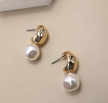 Load image into Gallery viewer, Pearl Gold Drop Earrings
